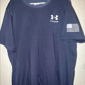 Men’s XXL loose fitting Under Armour t-shirt black.